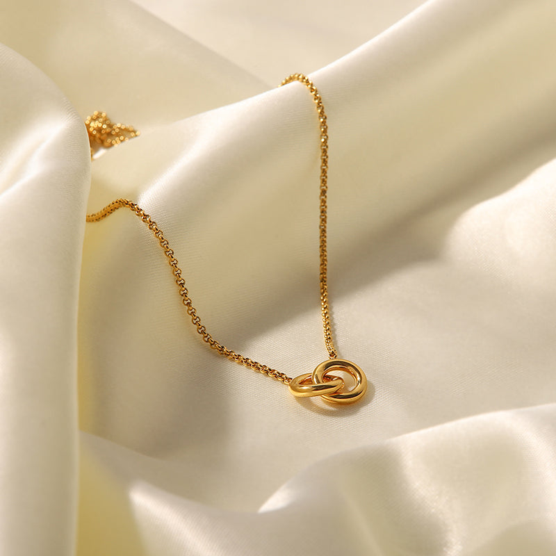 Ringlink Pendant Necklace