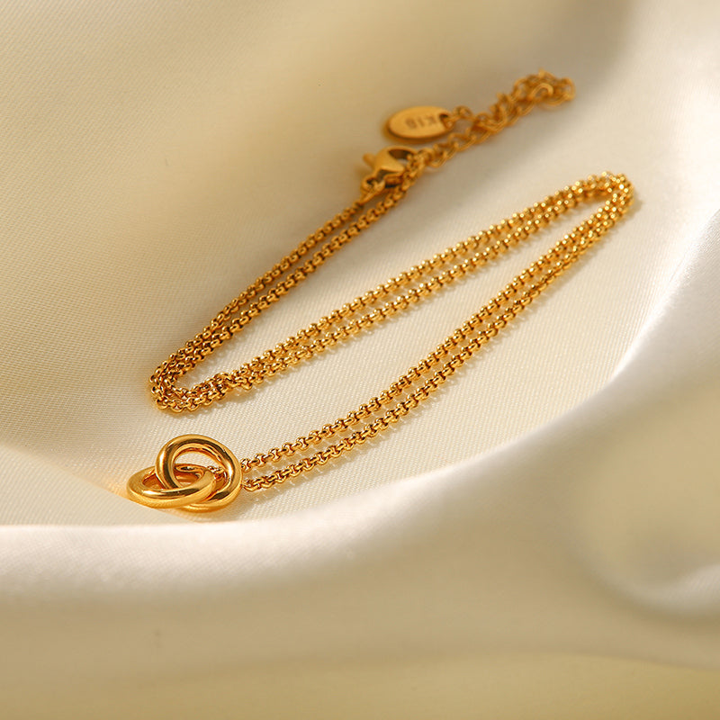 Ringlink Pendant Necklace