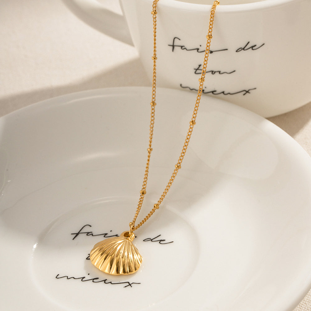 Shell Pendant Necklace